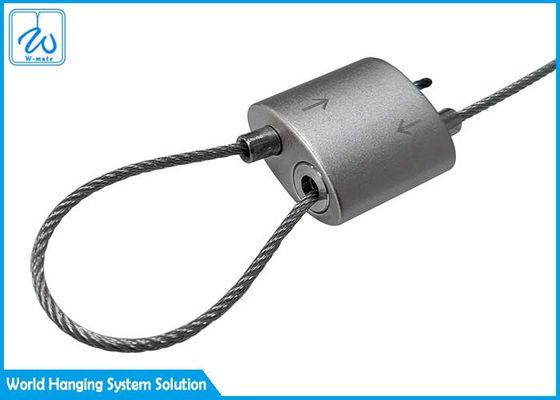 یک حلقه در گیره‌های دو سر برای سیم بکسل 1/16 اینچی برای روشنایی و نمایشگاه‌های گالری ایجاد کنید